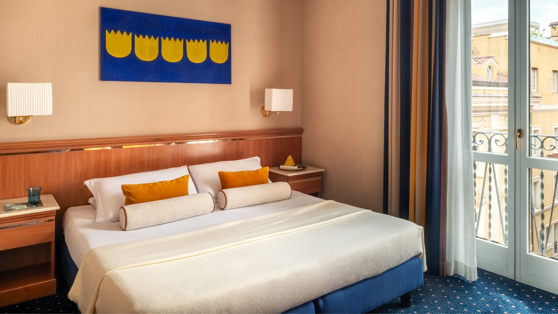 Elegant double room with balcony overlooking historic Roman buildings, refined stay near Termini and Piazza della Repubblica - Hotel Diocleziano, BZAR hotels in Rome