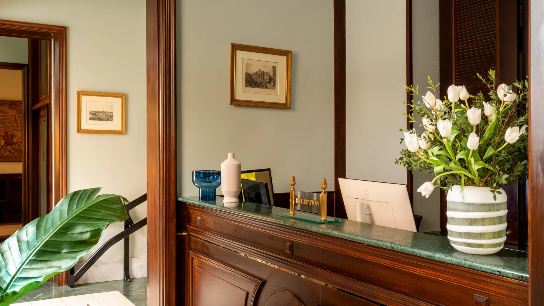 Hotel reception with dedicated guest services in the heart of Rome near major historical attractions - Hotel Diocleziano, BZAR hotels in Rome