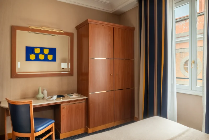 Economy room with desk, wardrobe and city view, functional accommodation in the heart of Rome - Hotel Diocleziano, BZAR hotels in Rome