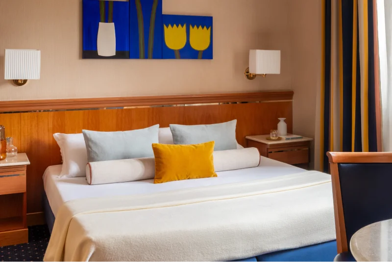 Suite featuring a king-size bed and refined furnishings, spacious accommodation for exclusive stays in central Rome - Hotel Diocleziano, BZAR hotels in Rome