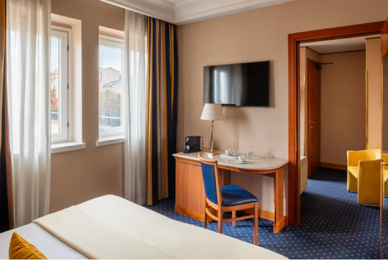 Suite with separate living area, desk and TV, ideal accommodation near Roma Termini and the Baths of Diocletian - Hotel Diocleziano, BZAR hotels in Rome